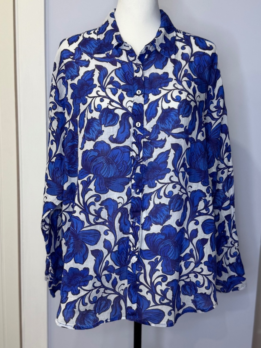 Johnny Was Blue Floral button down blouse. Size L. Excellent condition